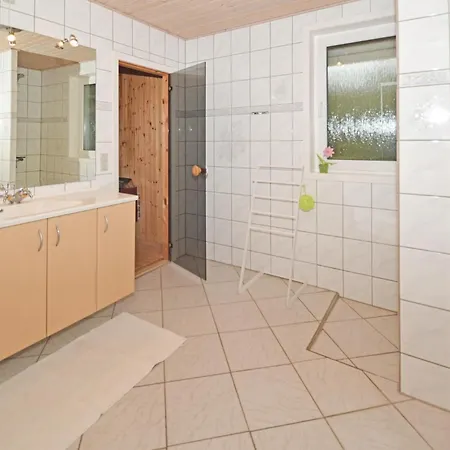 3 Bedroom Gorgeous In Дом отдыха Блаванн