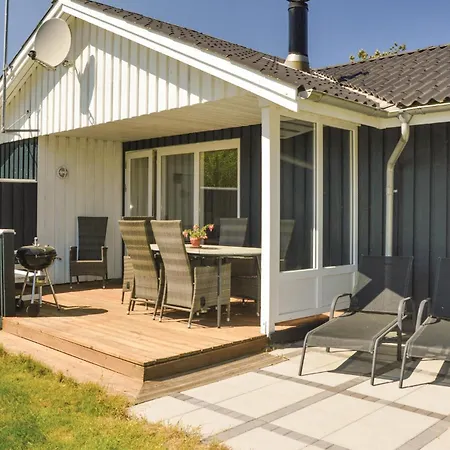 3 Bedroom Gorgeous In Сasa de vacaciones Blåvand